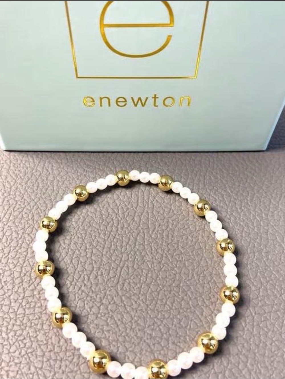 Newton Gold and Pink Pearl Stretch Bracelet - Picture 2 of 2
